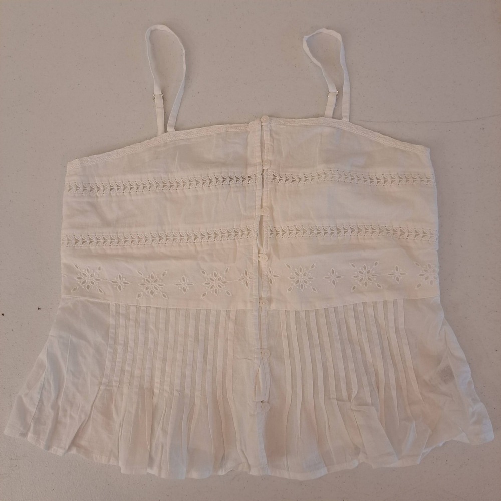 Universal Thread Camisole M White New Eyelet Lace Peplum Button Top 1150-200-CB5